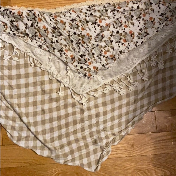 2/$20 Unique scarf - Picture 2 of 3